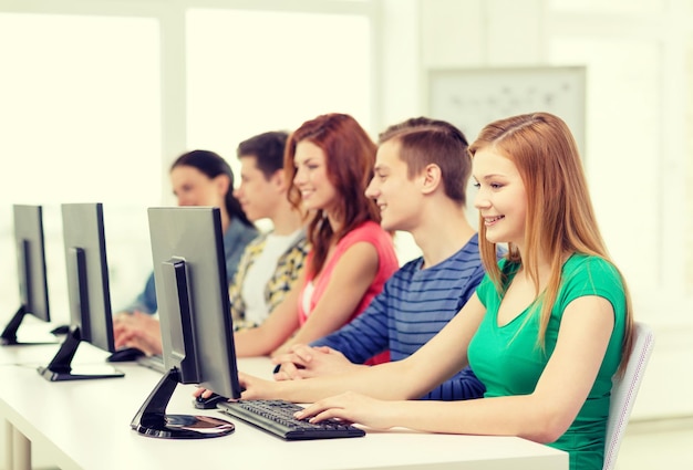 Web Geliştirme Kursu - HTML, CSS, JavaScript ve React