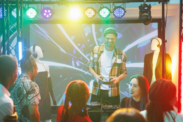DJ, Ses ve Işık Sistemi Kiralama — Düğün ve Davet